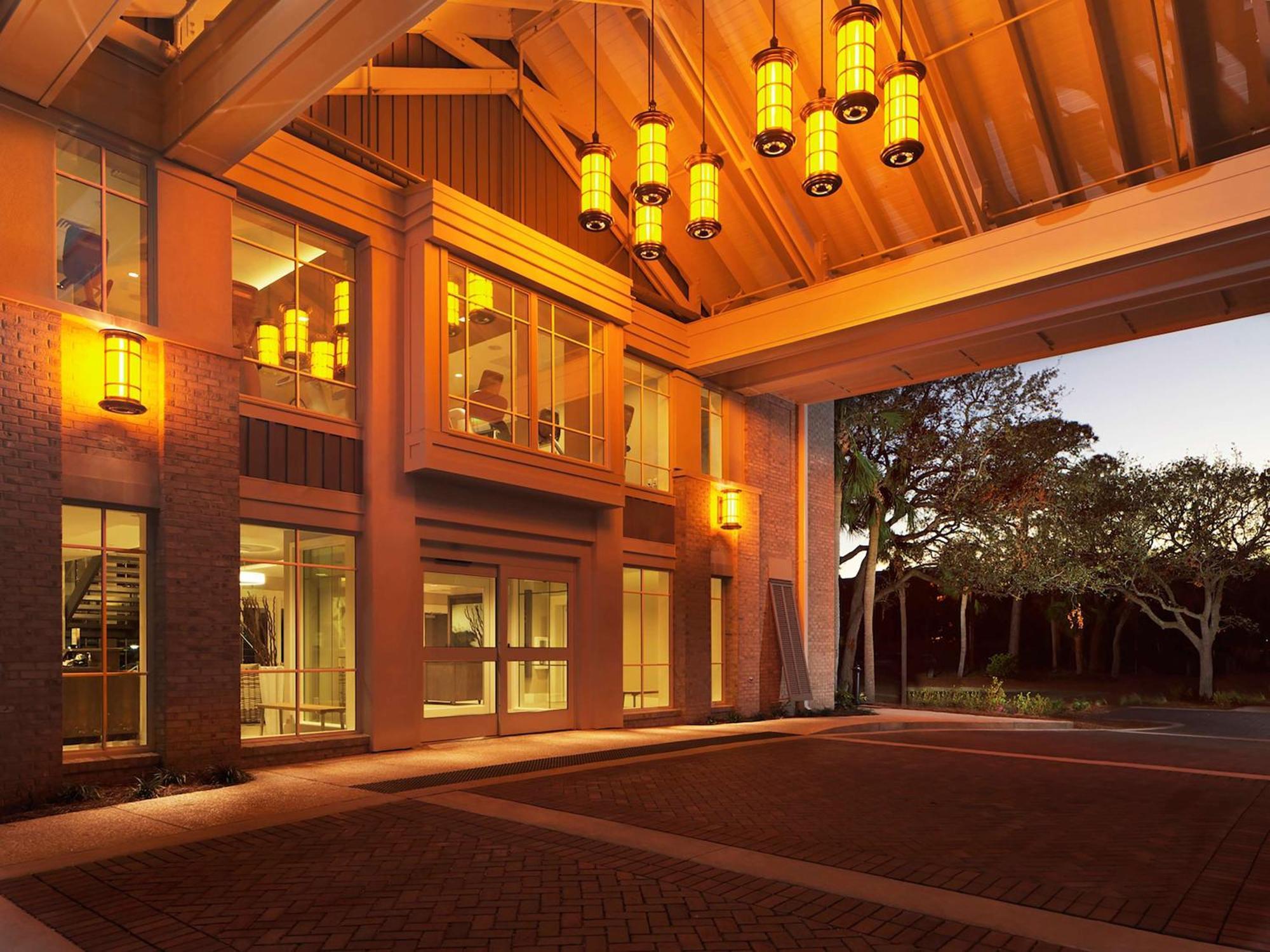 โอเชียน โอ๊ค รีสอร์ต บาย ฮิลตัน แกรนด์ แวเคชั่น Hotel ฮิลตันเฮดไอส์แลนด์ ภายนอก รูปภาพ